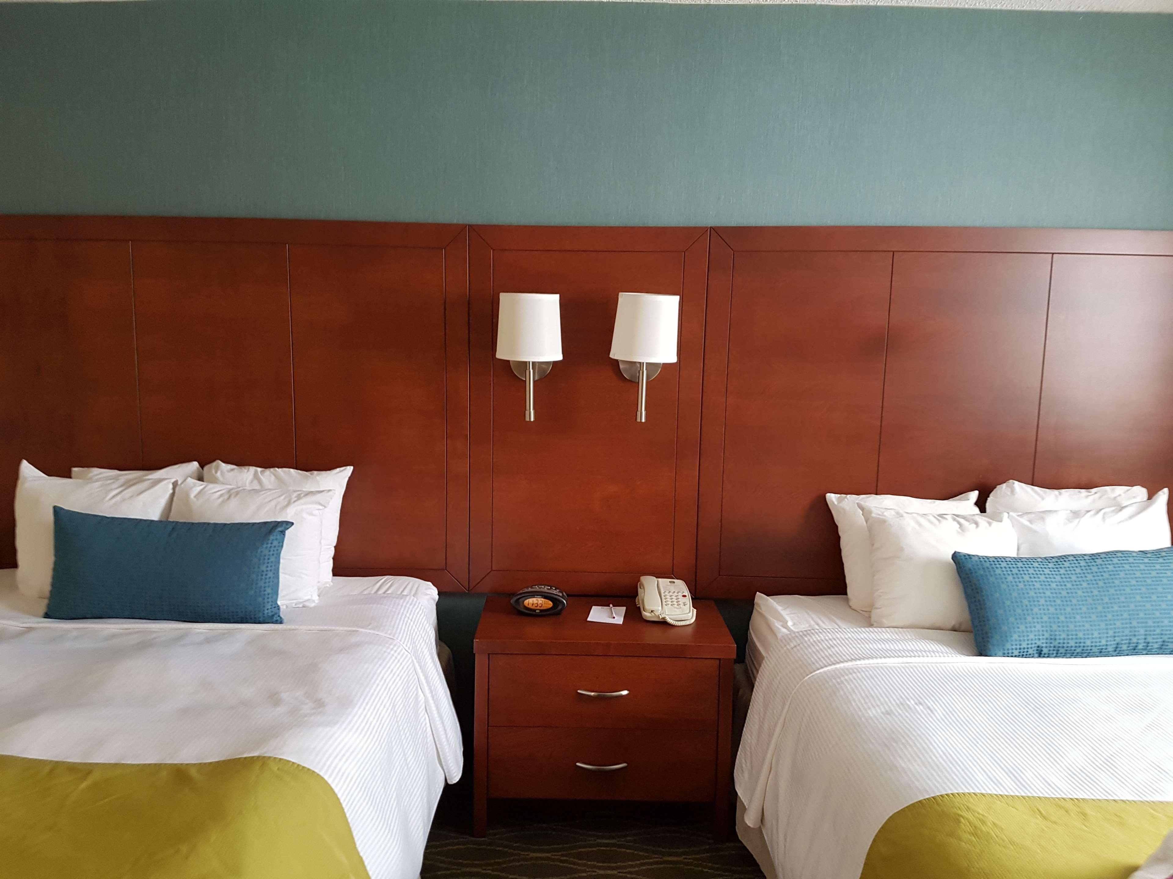 Best Western Plus Durham Hotel & Conference Centre Ошауа Екстериор снимка
