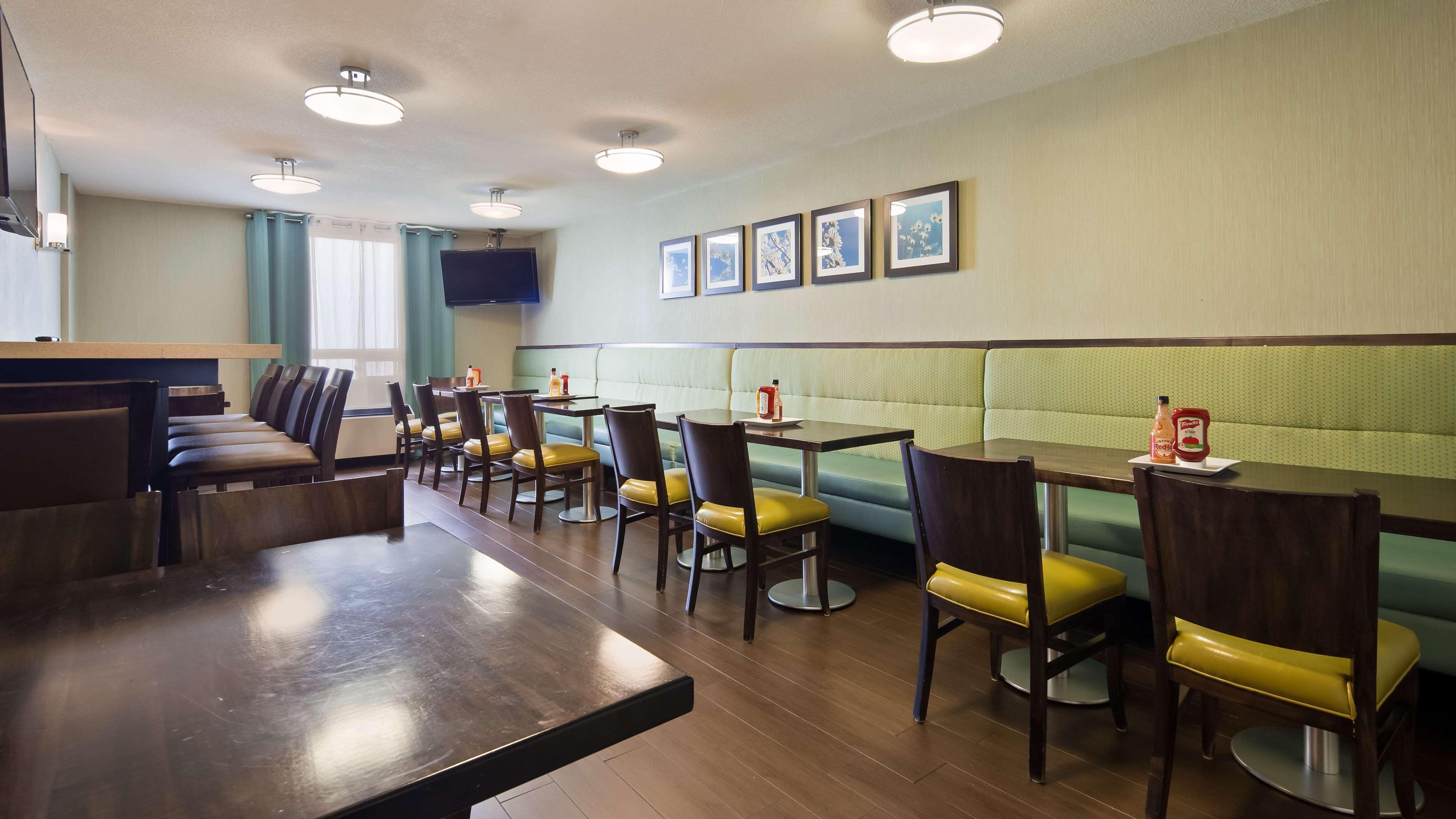 Best Western Plus Durham Hotel & Conference Centre Ошауа Екстериор снимка
