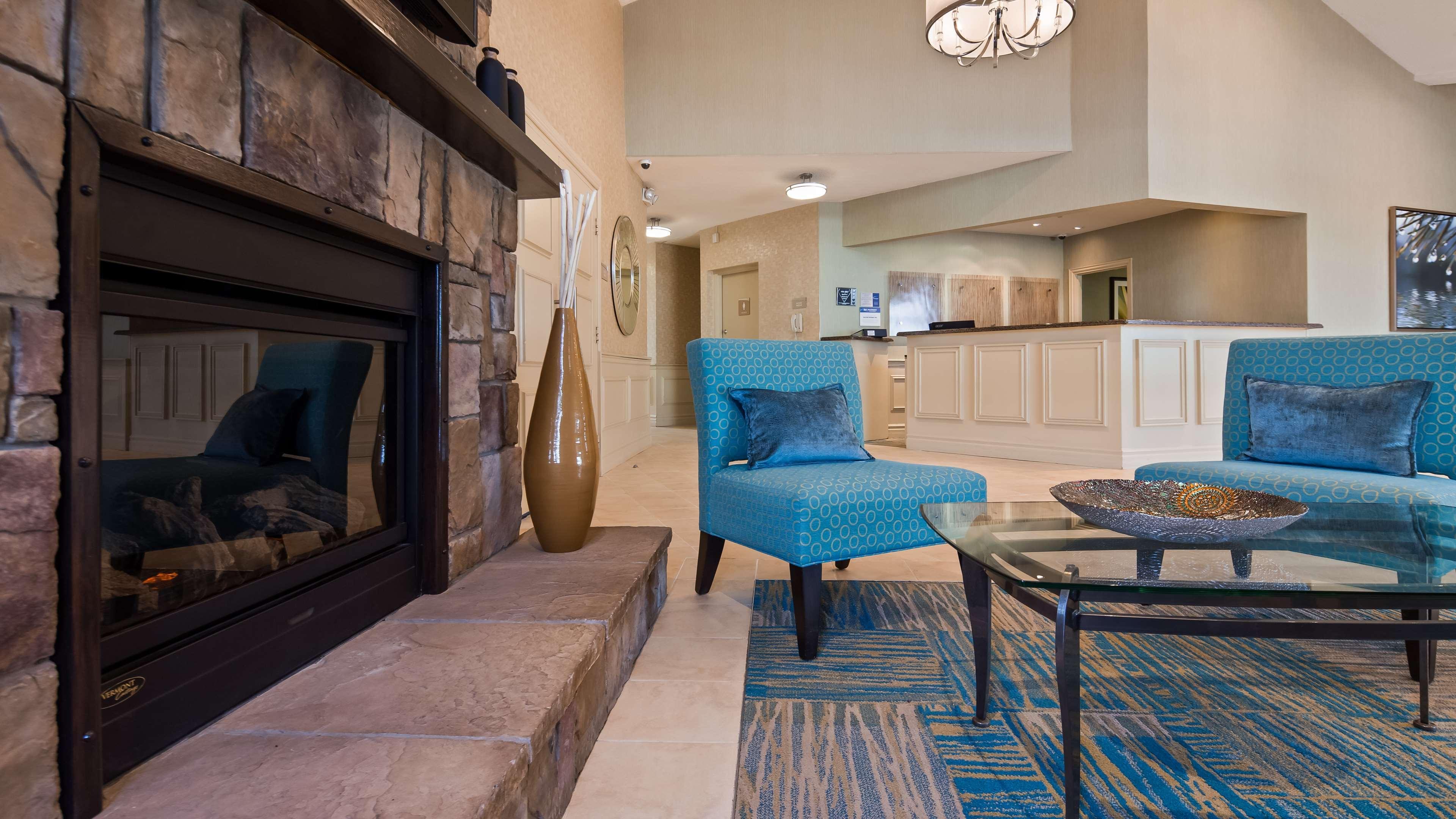 Best Western Plus Durham Hotel & Conference Centre Ошауа Екстериор снимка